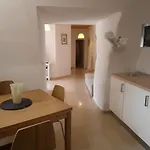 Antica شقة فيرسار